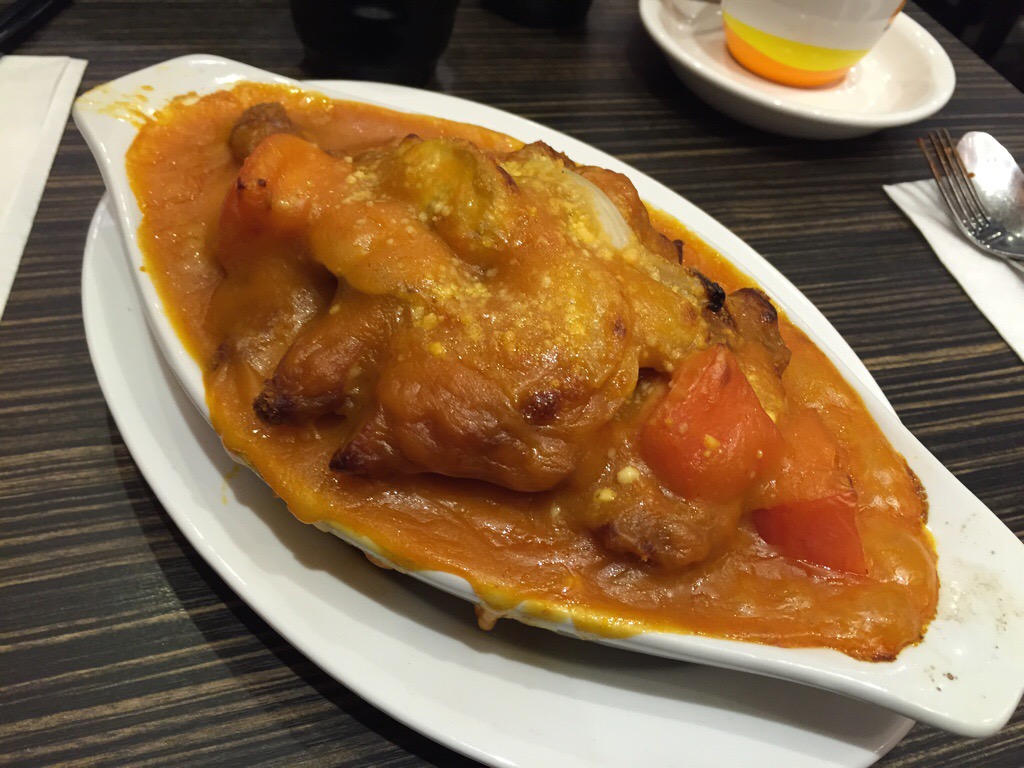 baked pork chop and tomato on fried rice