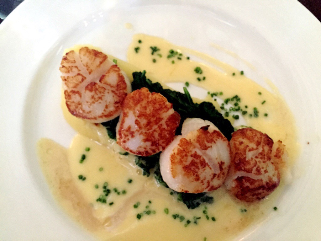 pan seared scallops with sauteed spinach, potato puree, and beure blanc