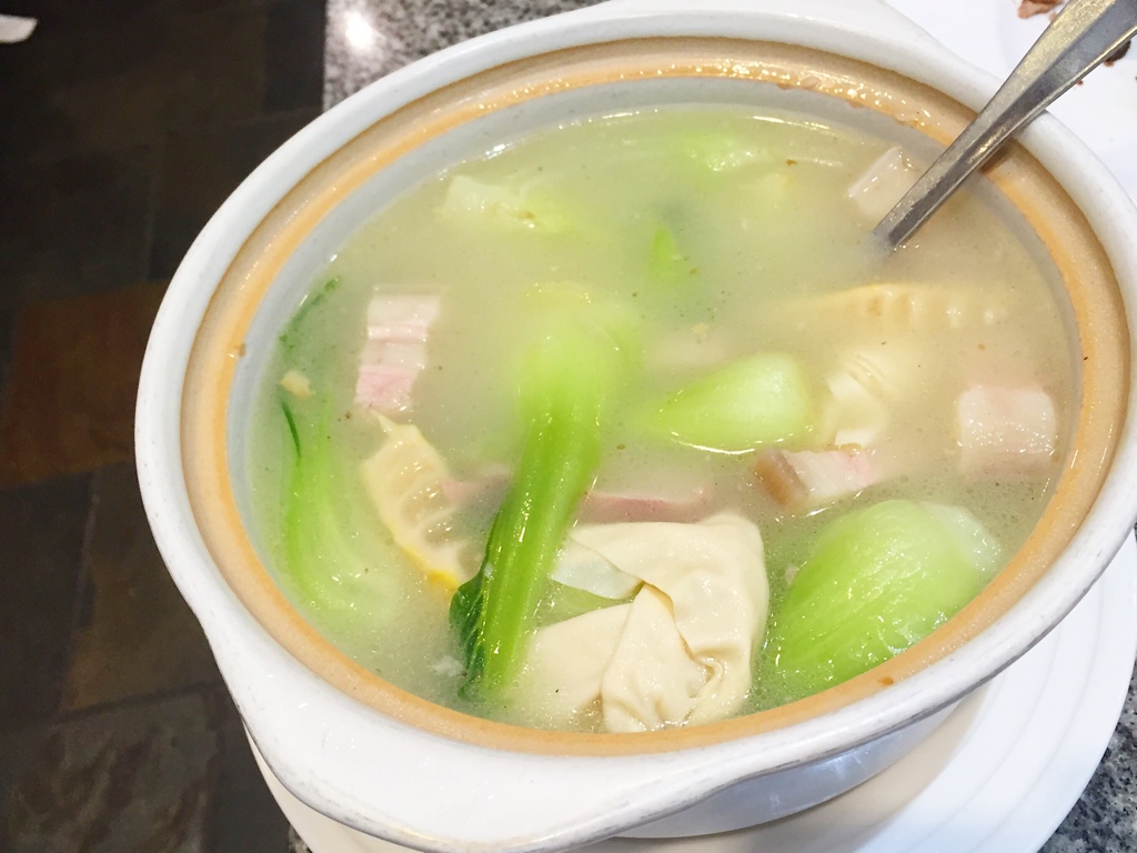 Yan Doo Sien / Soup in Casserole with Bamboo shoots and Pork