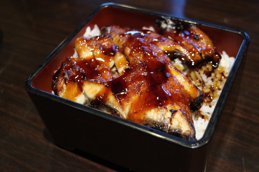 Unagi Don in Sashimi Boat Dinner Set