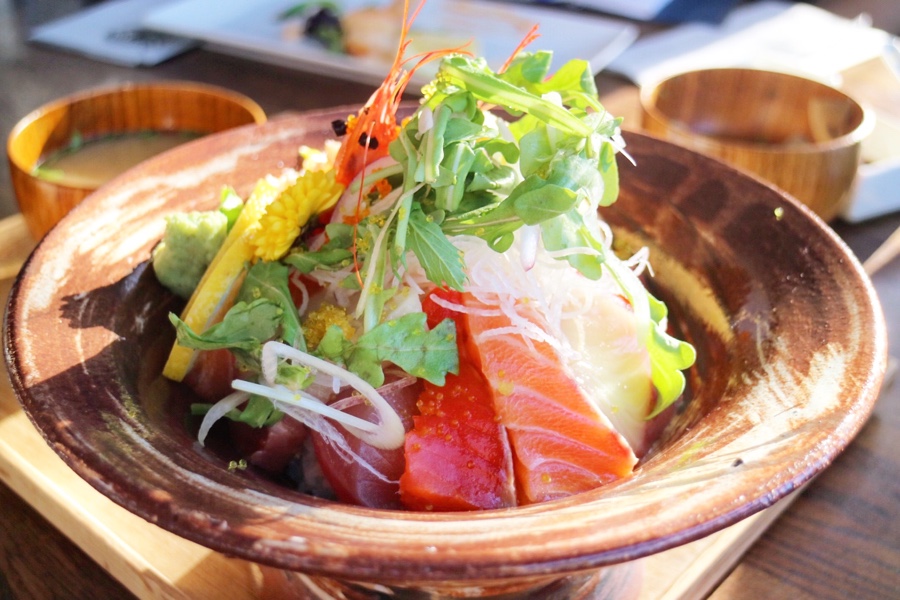 Deluxe Seafood Bowl