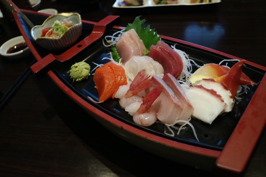 sashimi set in Sashimi Dinner Boat Set