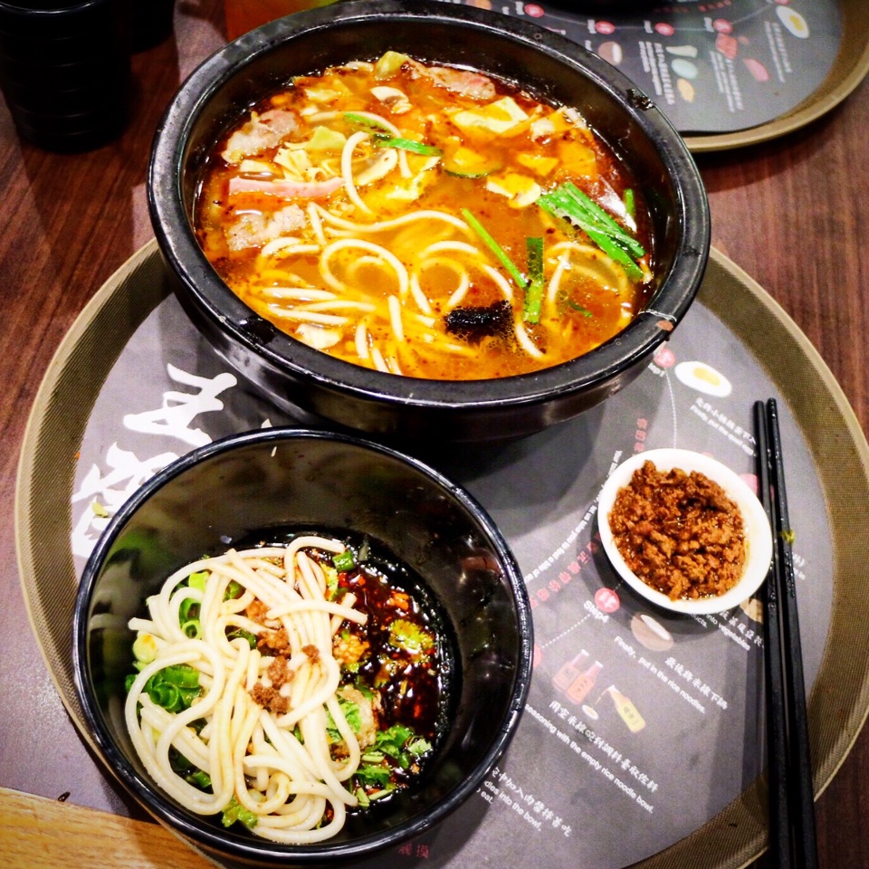 Prepared crossing the bridge noodle bowl