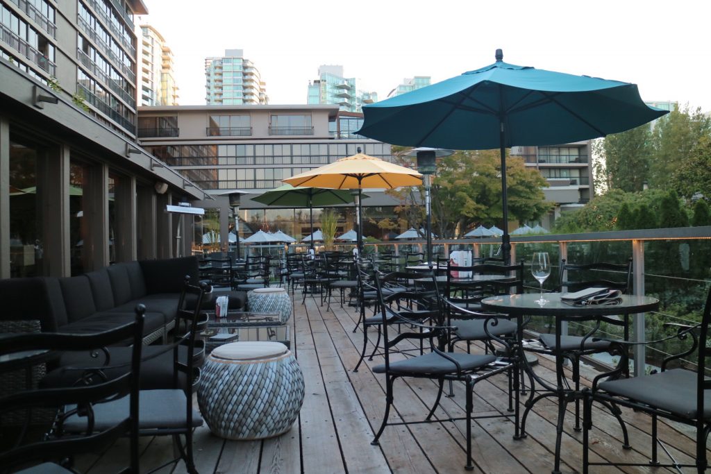 Seawall Bar and Grill