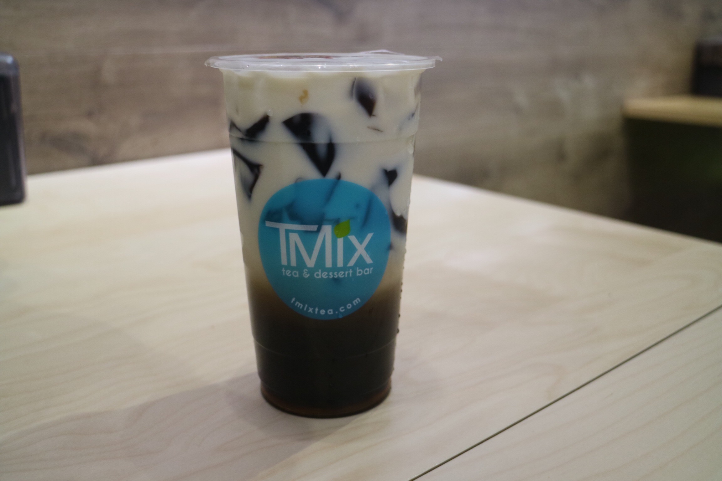 Grass Jelly Au Lait with Black Syrup
