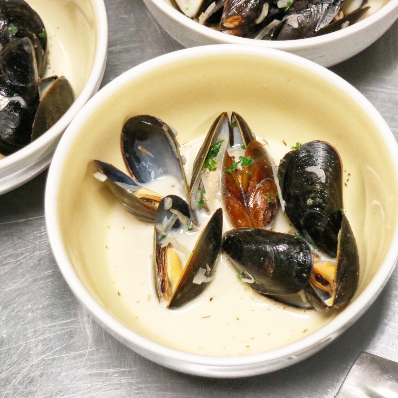 Steamed Mussels in White Wine