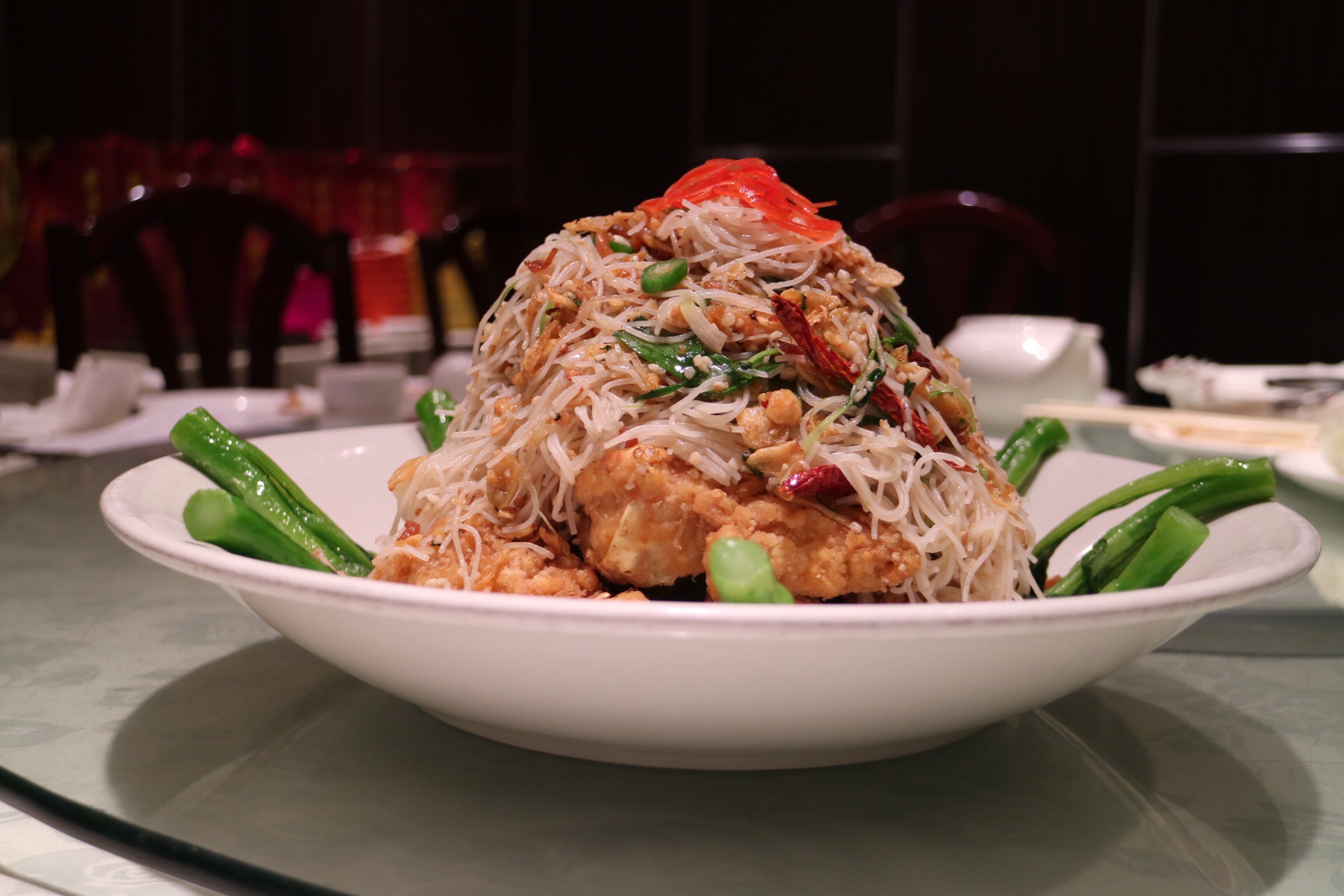 Spicy king crab bedded with vermicelli