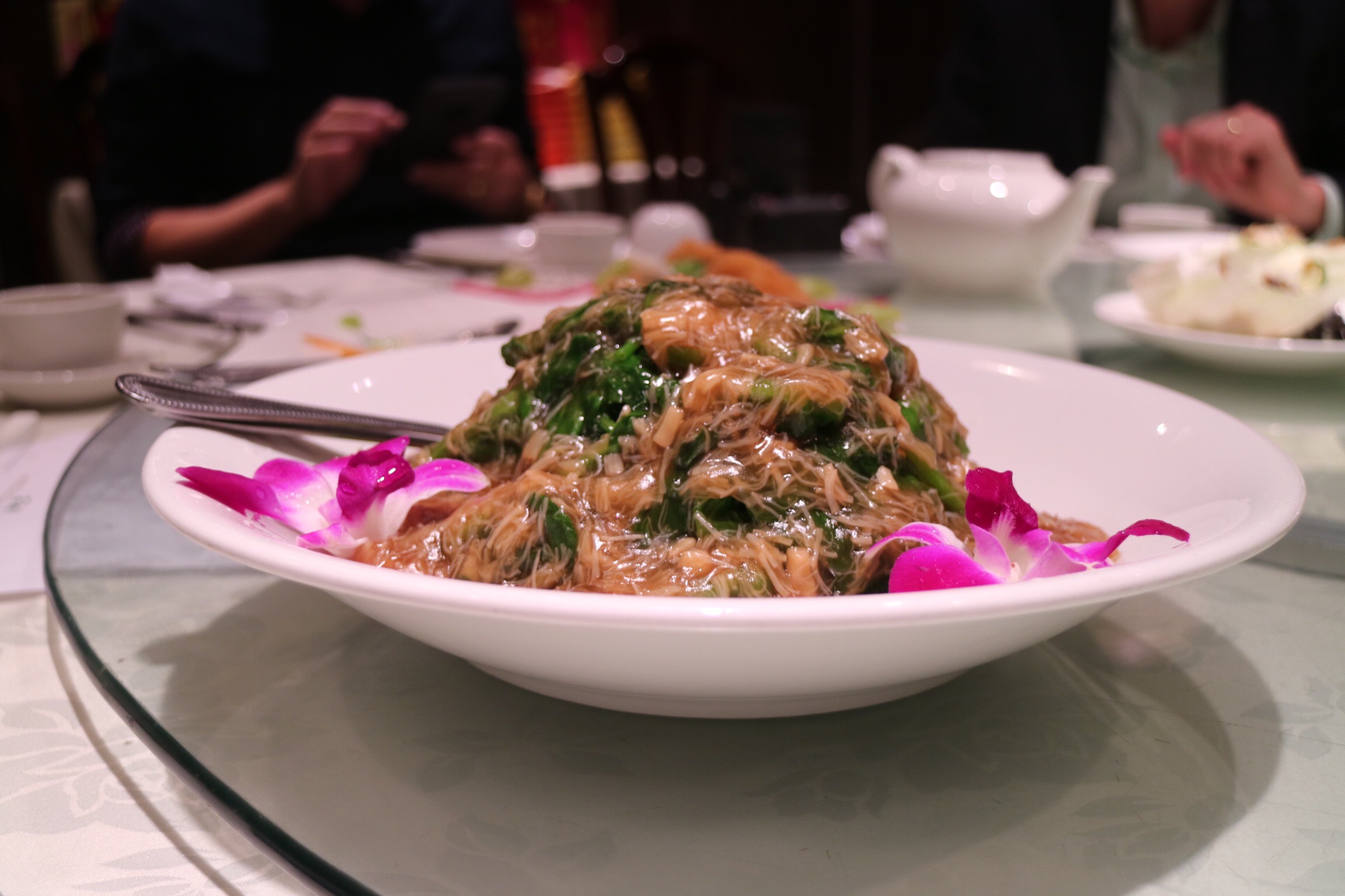 Dried Scallops Braised with Pea Tips