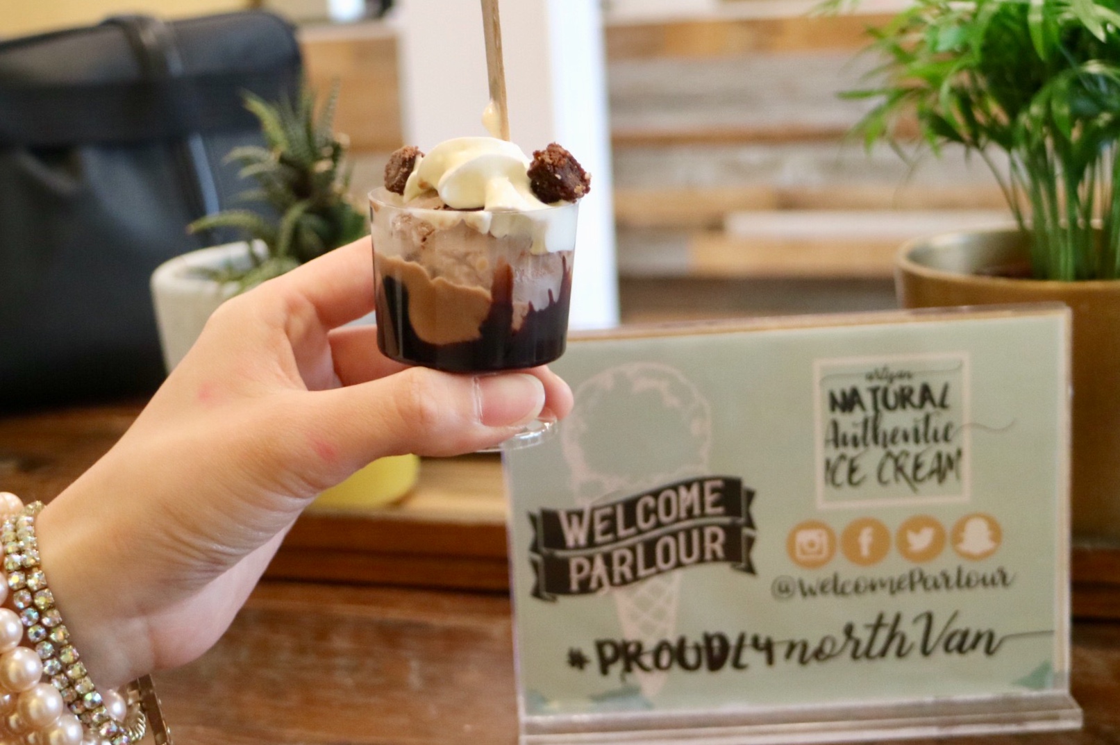Cadeaux Brownie Hot Fudge Sundae