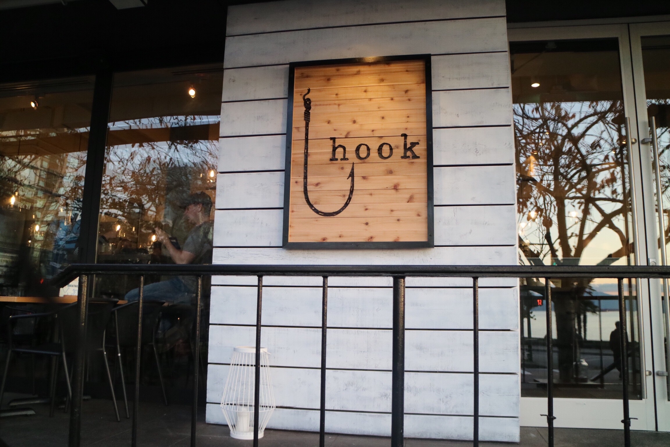 Hook Seabar