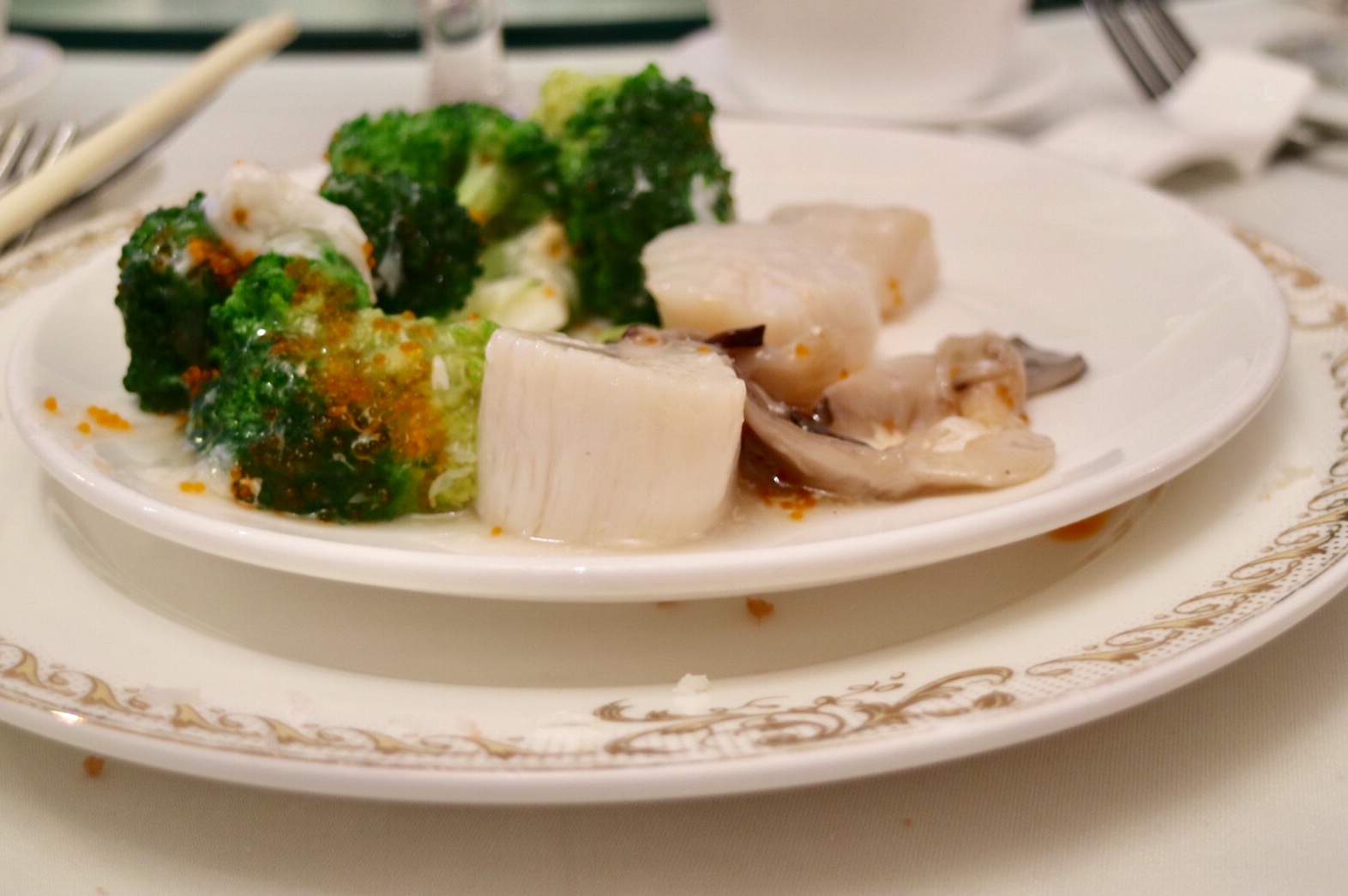Fresh Scallops with Broccoli and Oyster Mushroom