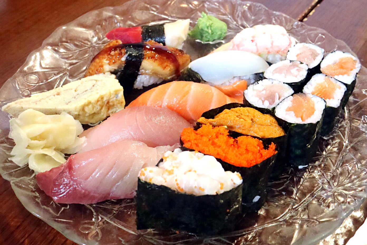 deluxe sushi combo