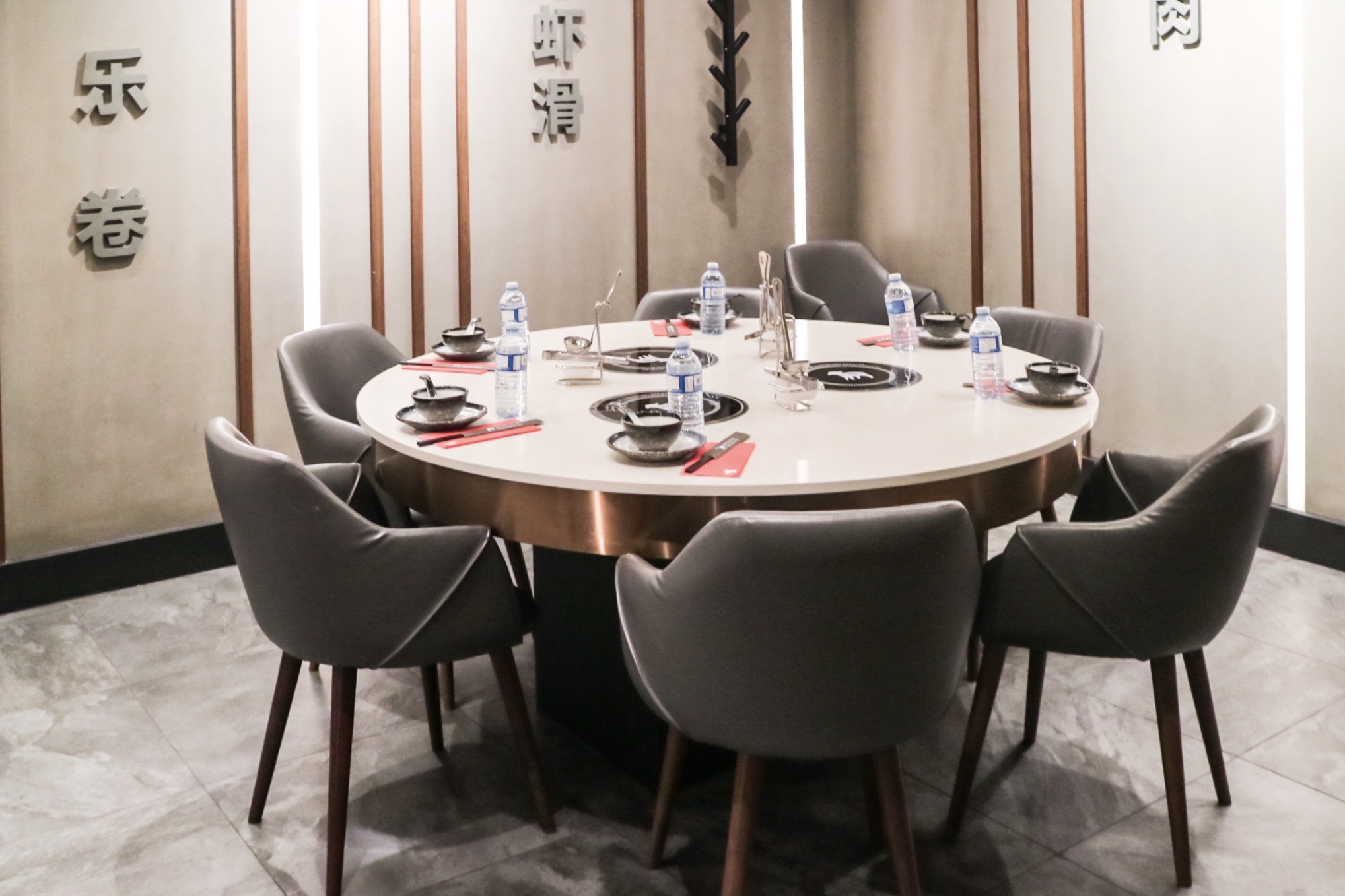 VIP Room with Shared Pots
