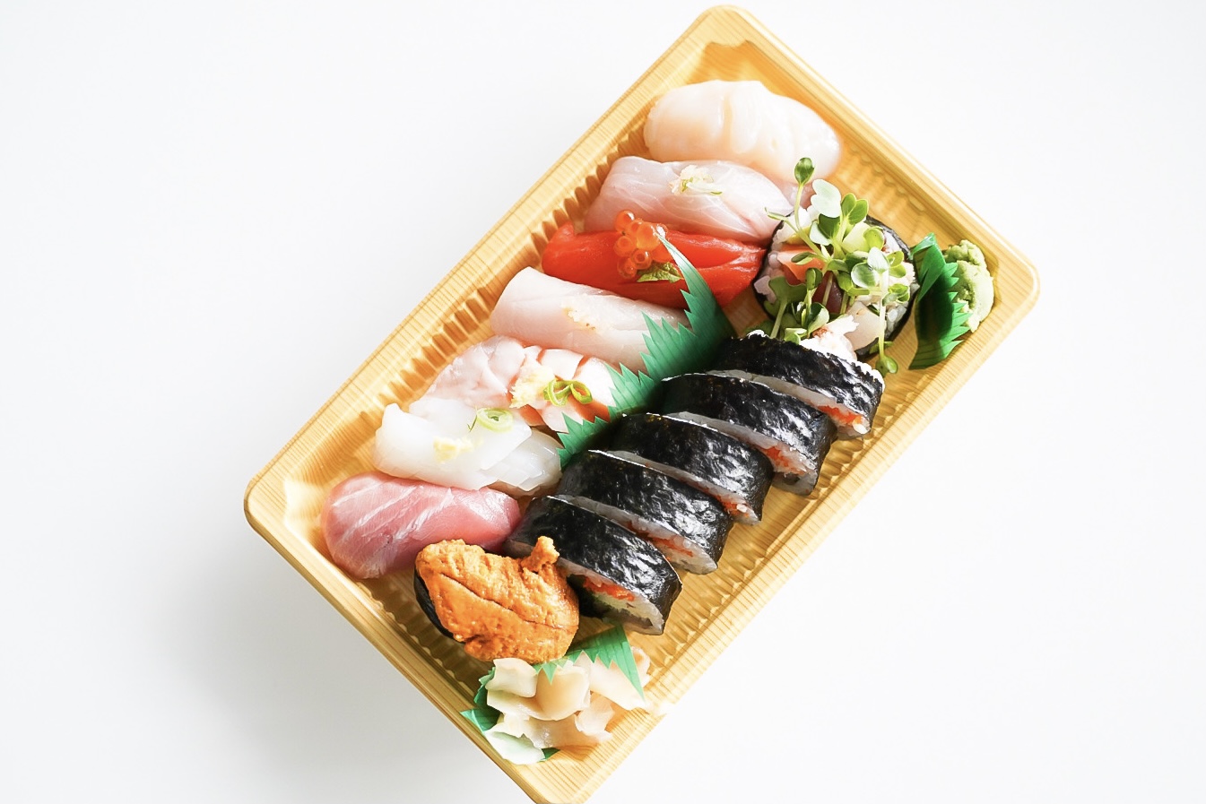 Nigiri Premium @ Sashimiya - from the top counter-clockwise: Hotate, Kanpachi, Sockeye Salmon, Hamachi, Atlantic Salmon Belly, Ika, Chutoro, Uni.